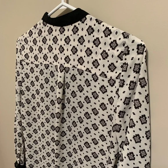 Smart Set Button-Up Blouse, size S - Picture 9 of 10